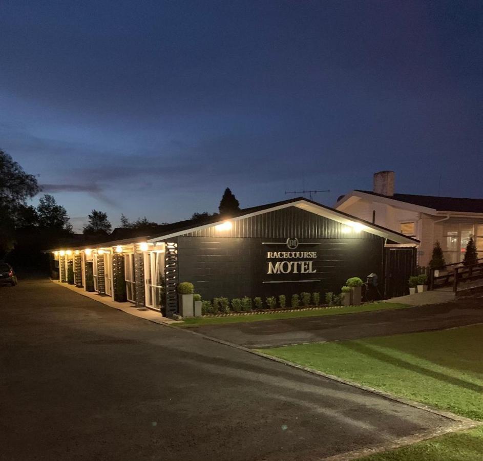 Racecourse Motel Паероа Екстериор снимка