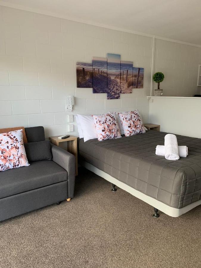 Racecourse Motel Паероа Екстериор снимка